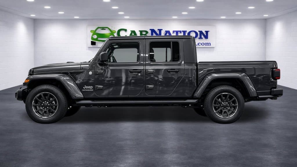 Photo 2 of 2020 Jeep Gladiator Overland