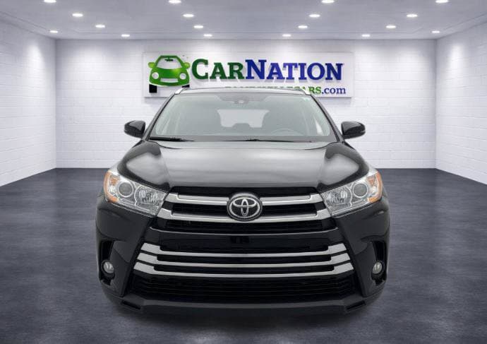 Photo 2 of 2017 Toyota Highlander XLE