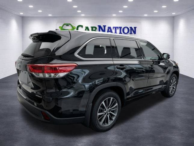 Photo 4 of 2017 Toyota Highlander XLE
